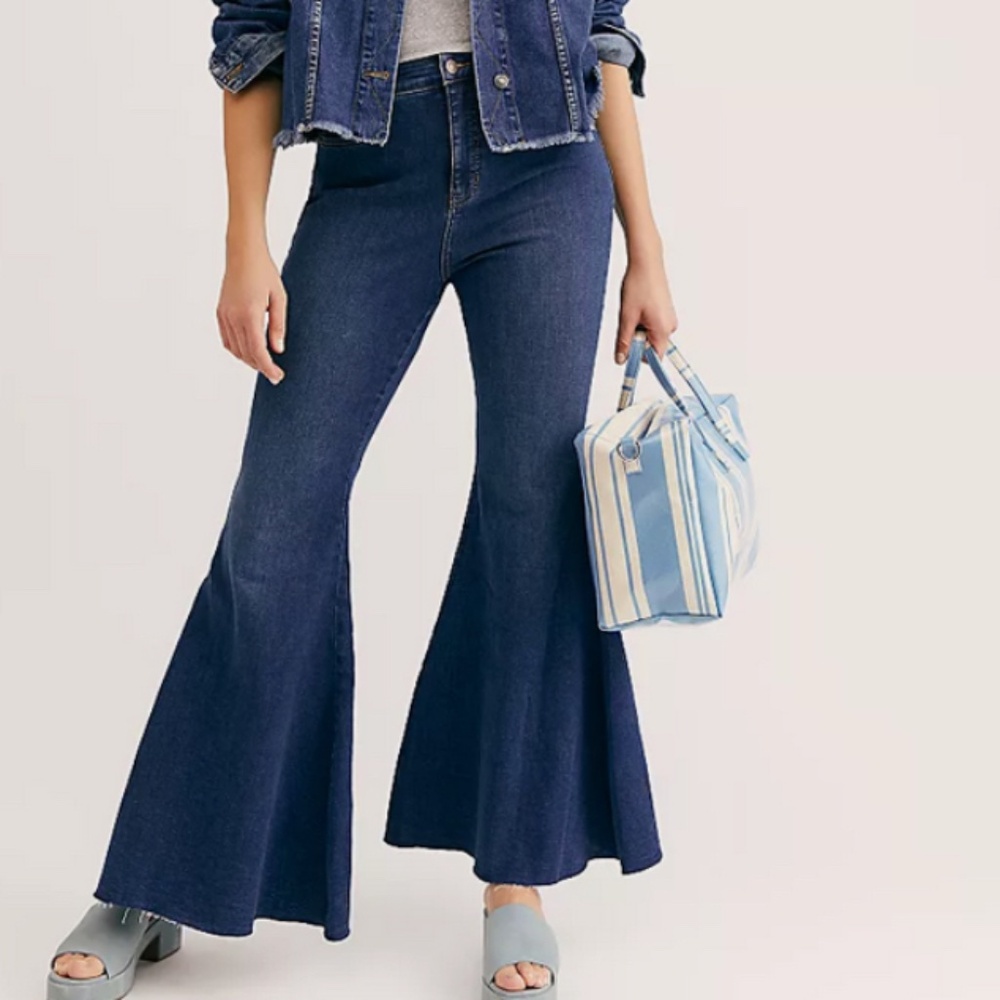 WE THE FREE HIGH RISE LACE-UP CURVY FLARE JEANS